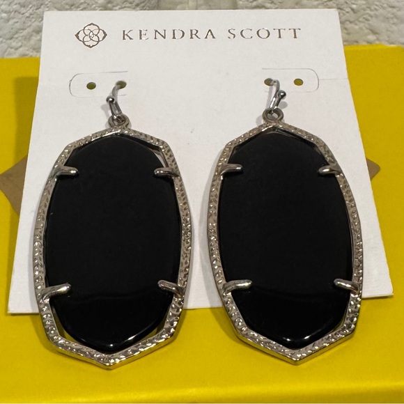 Vintage Kendra Scott Danielle Statement Earrings | Black Onyx | Gold - Picture 4 of 6